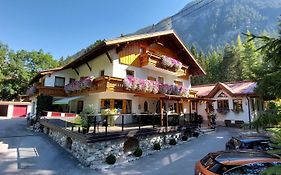 Gaestehaus Almrausch, Ferienanlage Mit Pool
